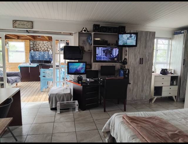 9 BEDROOM HOUSE FOR SALE IN COUNTRY CLUB